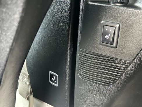 Used 2018 Chrysler Pacifica Limited w/ Advanced Safetytec Group FWD image 11