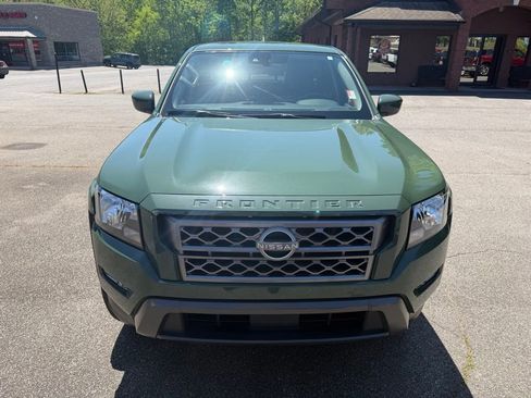 Used 2022 Nissan Frontier SV image 2