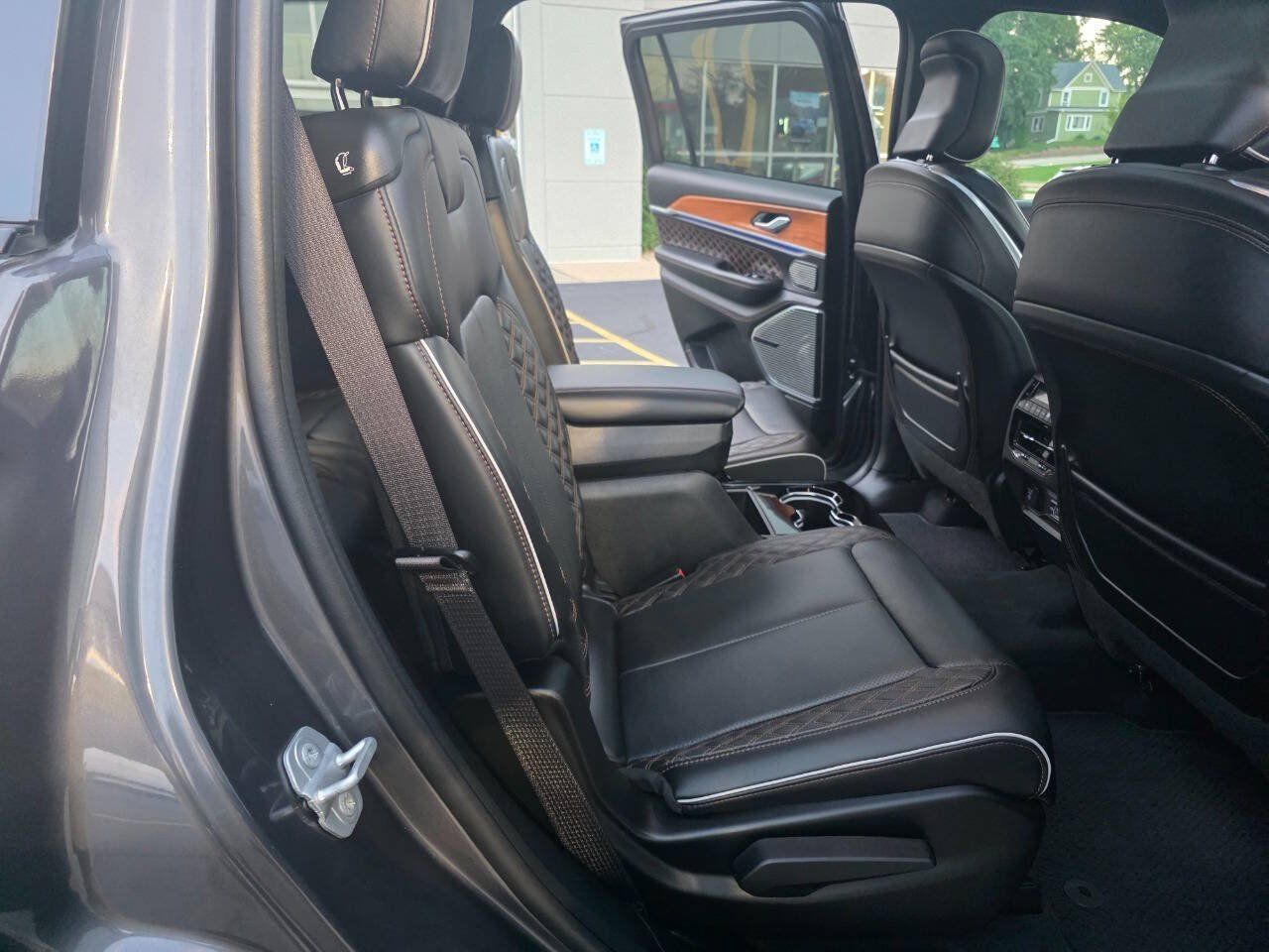 Used 2025 Jeep Grand Cherokee L Summit AWD/4WD image 18