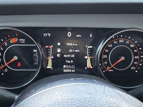 Used 2022 Jeep Wrangler Unlimited Sahara AWD/4WD image 13