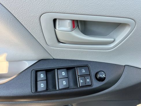 Used 2020 Toyota Sienna L FWD image 12