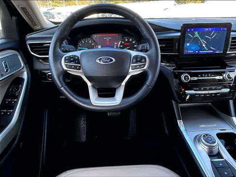 Used 2023 Ford Explorer Limited image 17