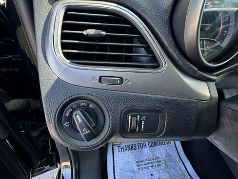 Used 2019 Dodge Journey Crossroad w/ Navigation Group image 12