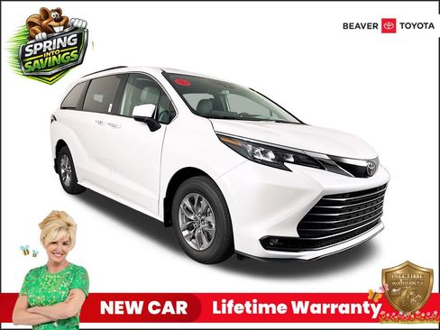 New 2026 Toyota Sienna XLE image 1