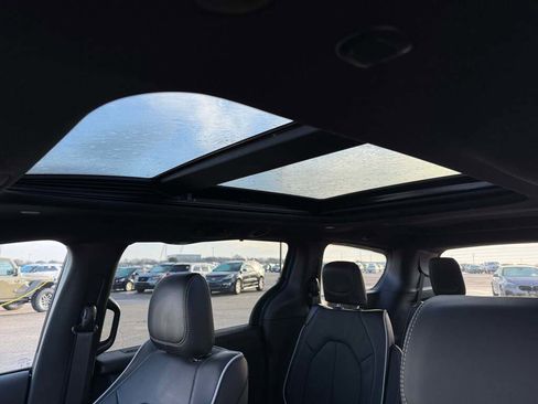 New 2026 Chrysler Pacifica Limited image 18