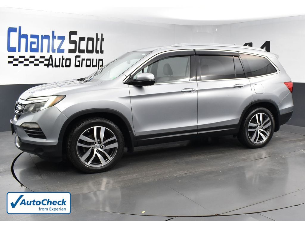 Used 2017 Honda Pilot Touring image 2