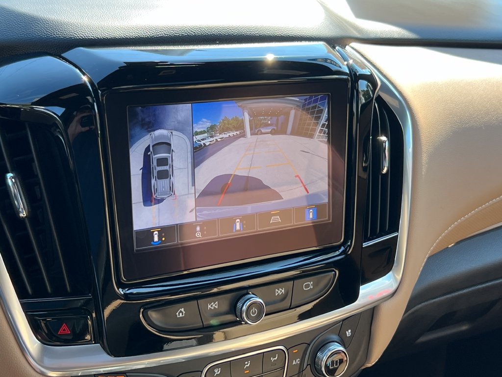 Used 2023 Chevrolet Traverse Premier FWD image 44