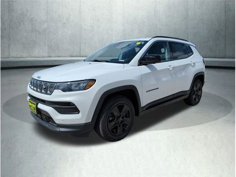 Used 2022 Jeep Compass Latitude w/ Convenience Group AWD/4WD image 1