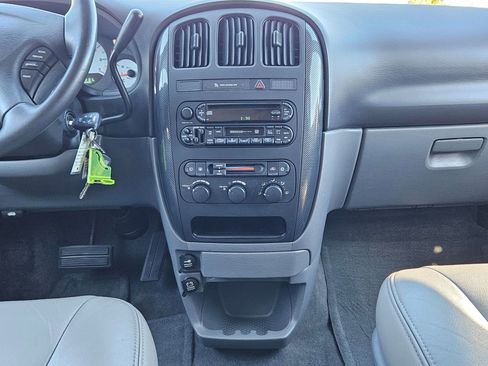 Used 2007 Dodge Grand Caravan SXT image 10