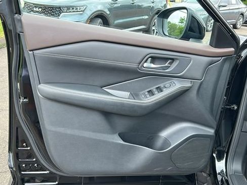 Certified 2023 Nissan Rogue SV w/ SV Premium B Package AWD/4WD image 9