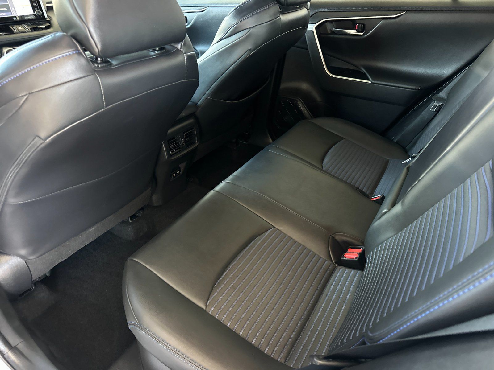 Used 2021 Toyota RAV4 XSE AWD/4WD image 11