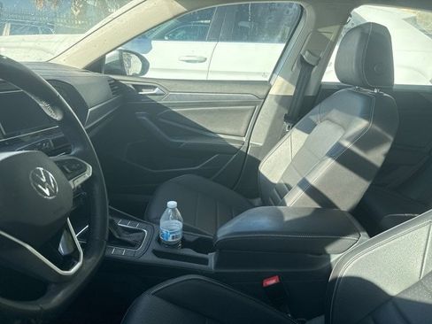 Used 2023 Volkswagen Jetta SE w/ Panoramic Sunroof Package image 18