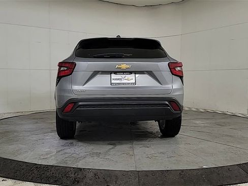 Used 2024 Chevrolet Trax LS w/ LS Convenience Package image 6