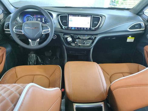 New 2026 Chrysler Pacifica Pinnacle w/ Trailer Tow Group image 16