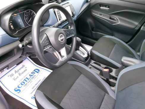 Used 2025 Nissan Versa SV FWD image 12