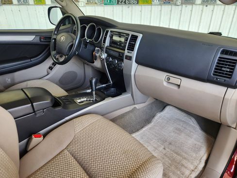 Used 2007 Toyota 4Runner SR5 AWD/4WD image 2