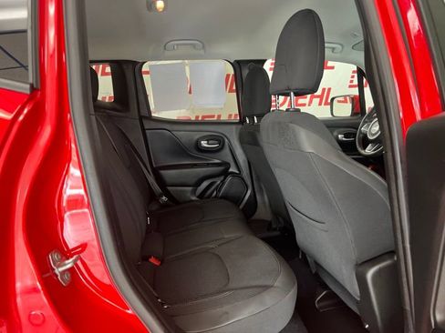 Used 2023 Jeep Renegade Latitude AWD/4WD image 10