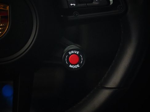 Used 2025 Porsche Cayenne Turbo GT image 19