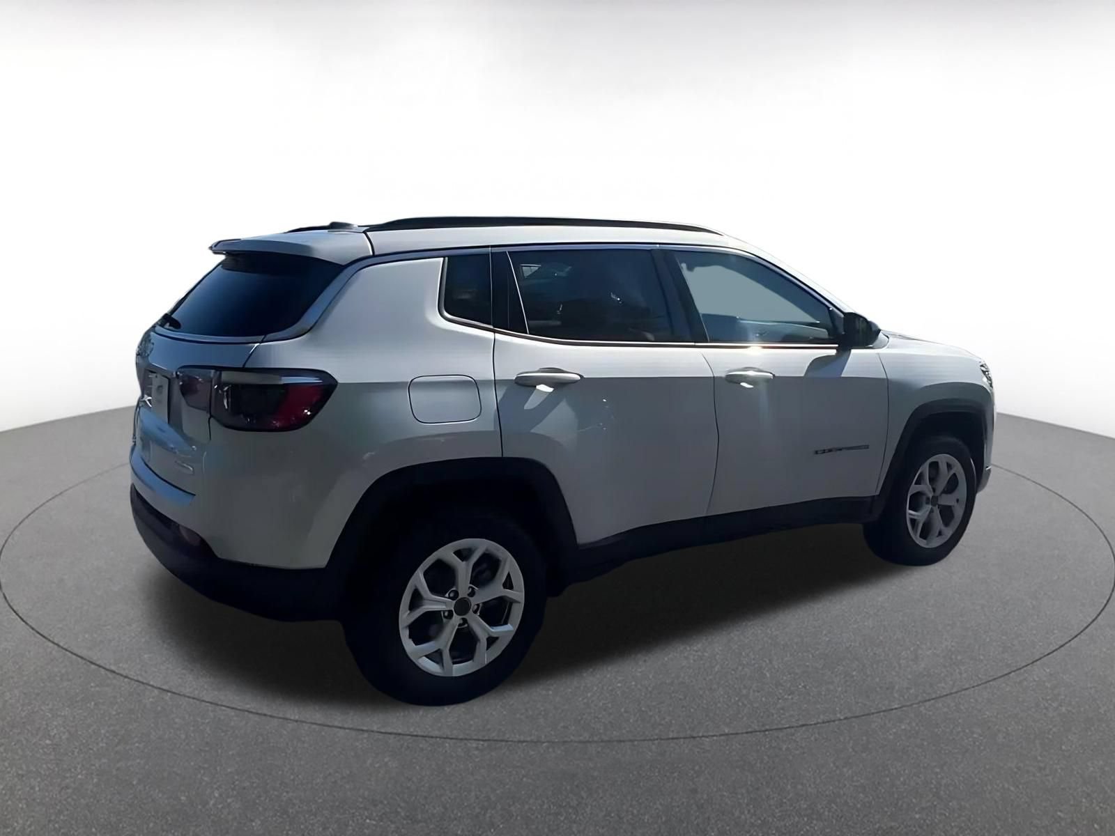 Used 2025 Jeep Compass Latitude AWD/4WD image 13