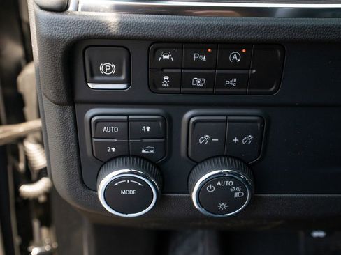 New 2025 Chevrolet Suburban LS image 17