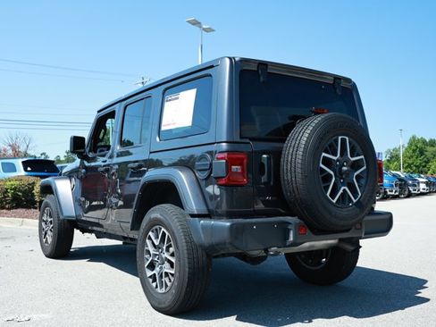 Used 2025 Jeep Wrangler Unlimited Sahara AWD/4WD image 7