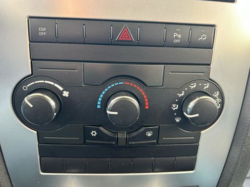 Used 2008 Jeep Commander Sport AWD/4WD image 23