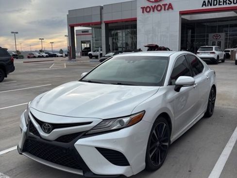 Used 2018 Toyota Camry XSE image 2