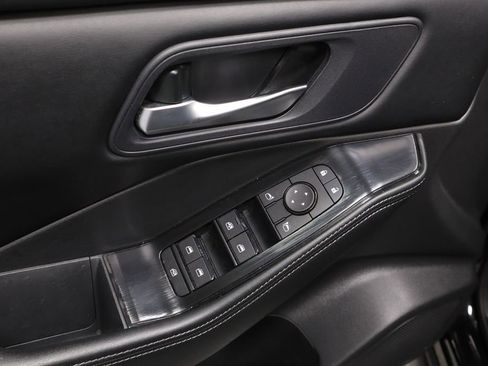 Certified 2025 Nissan Rogue SV image 22