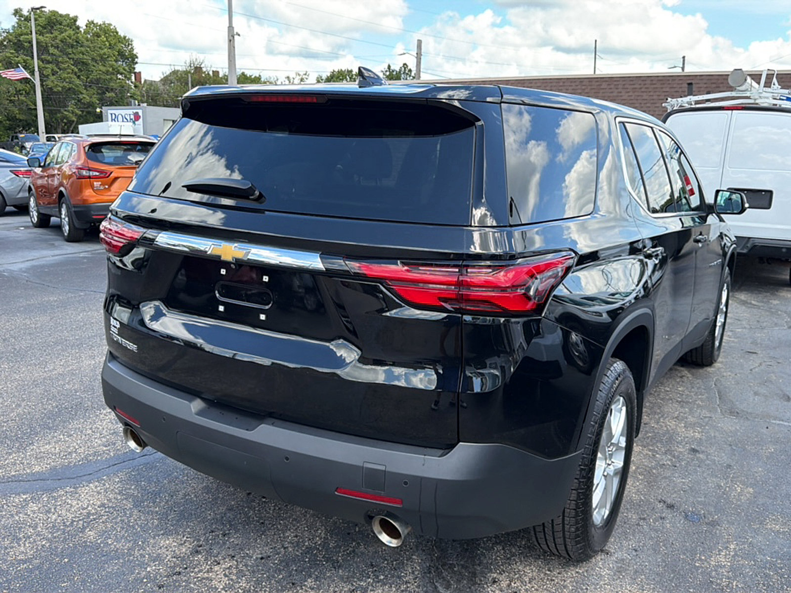 Used 2022 Chevrolet Traverse LS FWD image 7