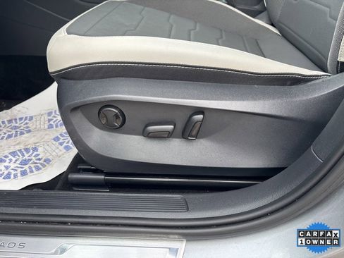 Used 2025 Volkswagen Taos SE image 62