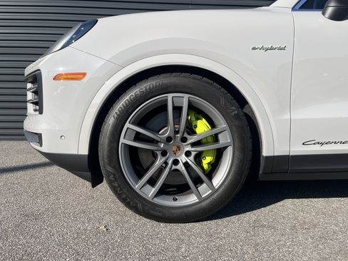 Certified 2025 Porsche Cayenne S image 15