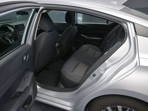 Used 2024 Nissan Altima 2.5 SV FWD image 16
