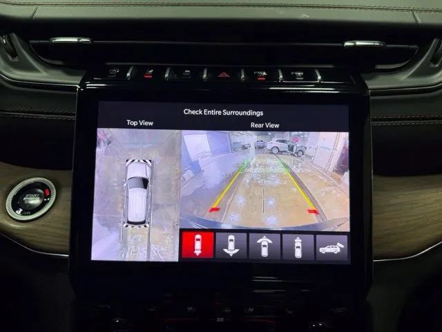 Used 2025 Jeep Grand Cherokee Summit w/ Obsidian Package AWD/4WD image 18