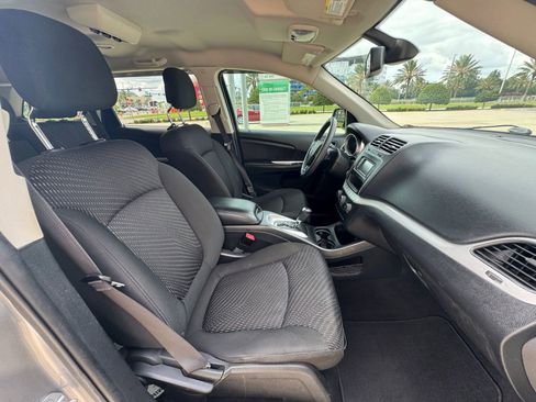 Used 2019 Dodge Journey SE image 10