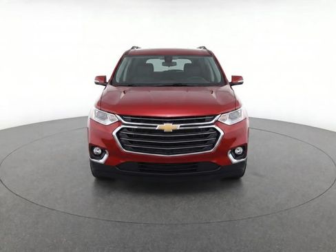 Used 2023 Chevrolet Traverse LT FWD image 2