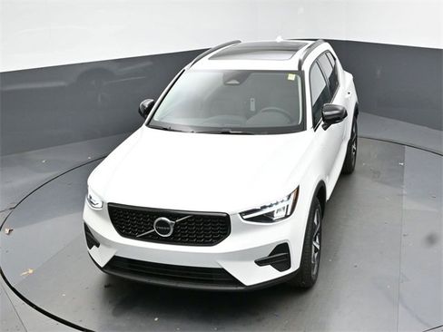 New 2026 Volvo XC40 B5 Core w/ Climate Package image 43