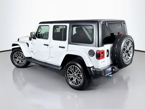 Used 2023 Jeep Wrangler Unlimited Sahara w/ Cold Weather Group AWD/4WD image 10
