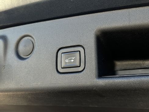 Used 2018 Chevrolet Equinox Premier image 35