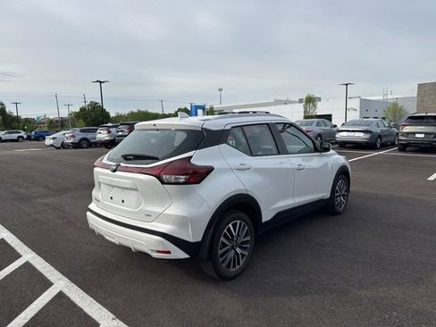 Used 2023 Nissan Kicks SV FWD image 3