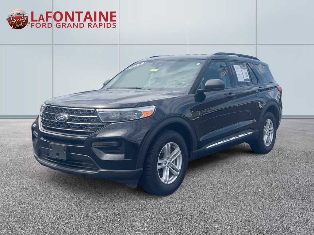 Used 2024 Ford Explorer XLT AWD/4WD image 1