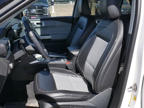Used 2022 Ford Explorer XLT w/ Equipment Group 202A image 25