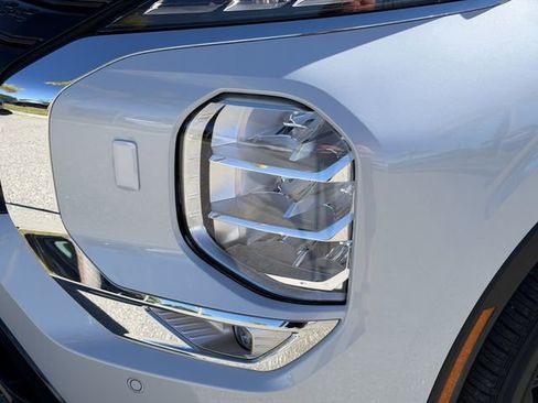 Used 2023 Mitsubishi Outlander SE Black Edition image 7