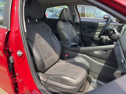 Certified 2023 Hyundai Elantra Limited FWD image 9