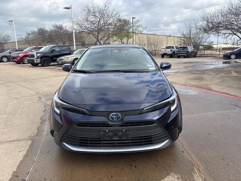 Used 2024 Toyota Corolla XLE image 2