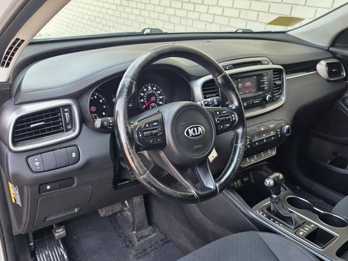 Used 2016 Kia Sorento AWD w/ LX Convenience Package image 9
