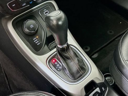 Used 2018 Jeep Compass Latitude w/ Popular Equipment Group AWD/4WD image 18