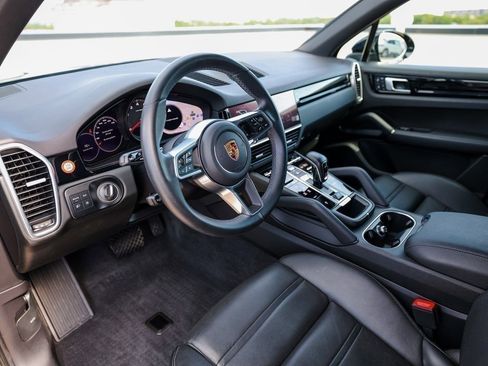 Certified 2023 Porsche Cayenne image 4