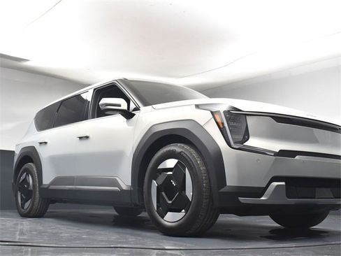 Certified 2026 Kia EV9 Light image 33