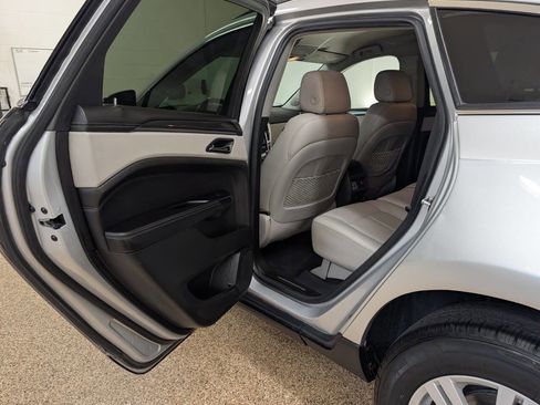Used 2015 Cadillac SRX FWD image 14