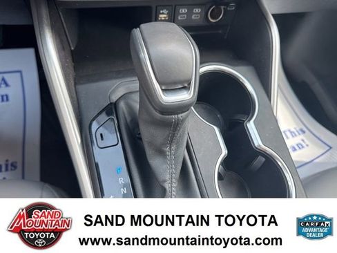 Used 2024 Toyota Highlander XLE AWD/4WD image 21